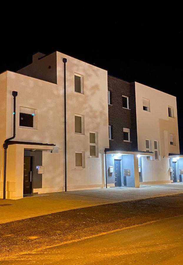 Penthouse West S Apartment Varazdin Exterior photo