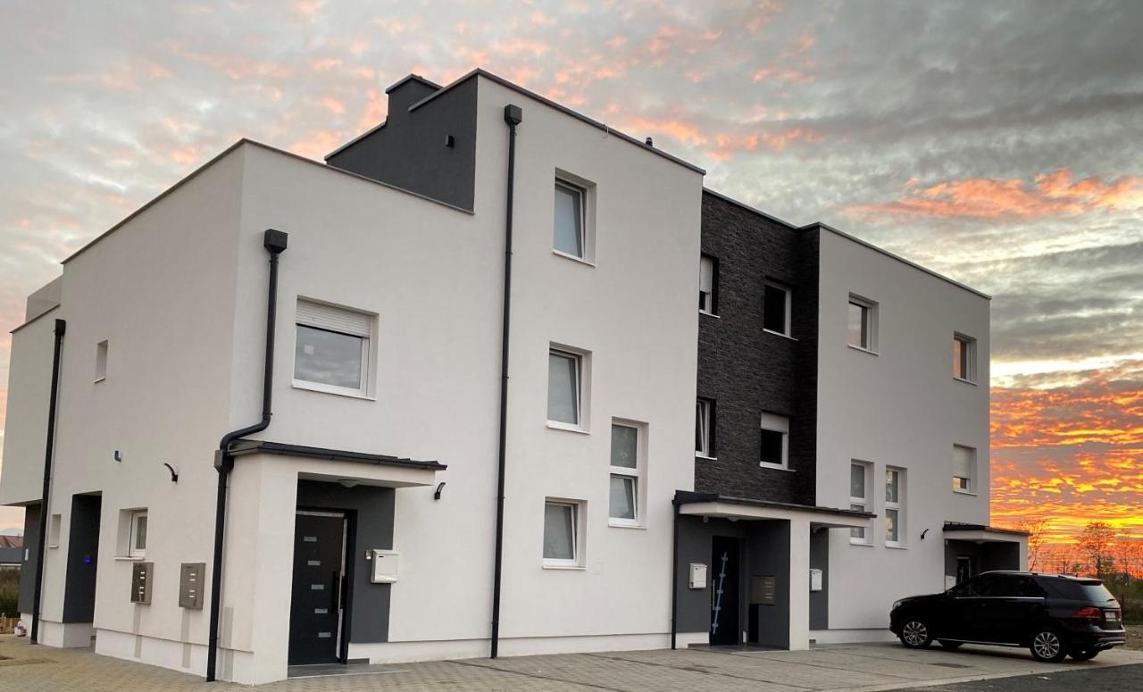 Penthouse West S Apartment Varazdin Exterior photo
